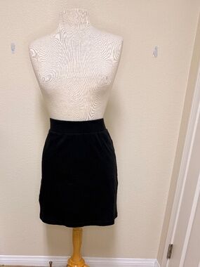 Craft & Barrow The Easy Knit Skort Mid Rise BLK Straight Through Hip and Thigh L